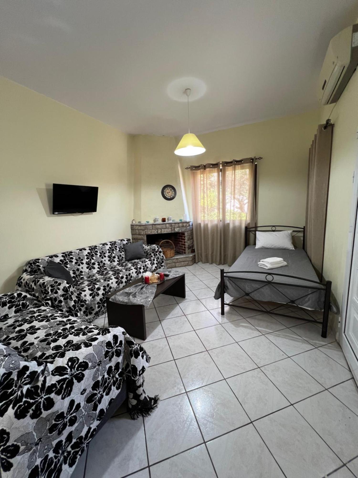 Village Apartment Marathiás Esterno foto